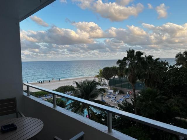 Ocean Manor Tiki Sunset Retreat Otel Lauderdale-by-the-Sea Dış mekan fotoğraf