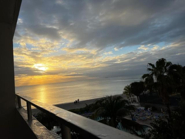 Ocean Manor Tiki Sunset Retreat Otel Lauderdale-by-the-Sea Dış mekan fotoğraf