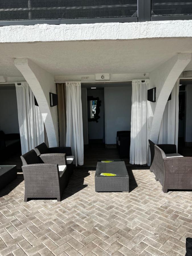 Ocean Manor Tiki Sunset Retreat Otel Lauderdale-by-the-Sea Dış mekan fotoğraf